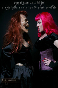 Diwous - Moje holka vs Tchyně, gothic, humor, vtip, zombie realistická figurína