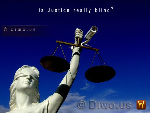 Diwous - Slepá socha spravedlnosti, váhy, kamera, Justice, statue, symbol soudnictví, Velký bratr, Big Brother, vtip, humor